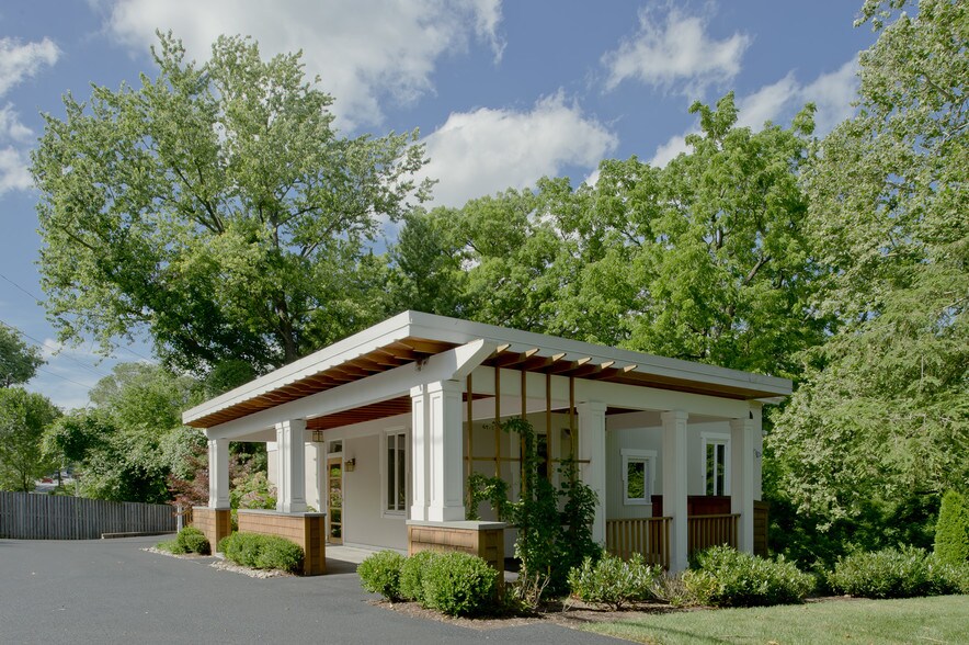 More Photos Of 10829 Falls Rd, Lutherville Timonium Office For Sale