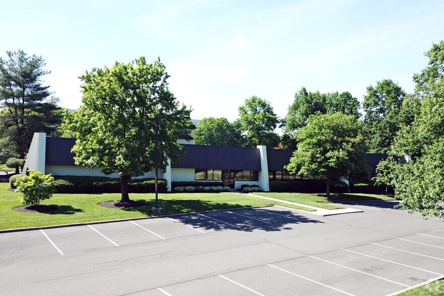 More Photos Of 6000 Lincoln Dr, Marlton Flex For Lease