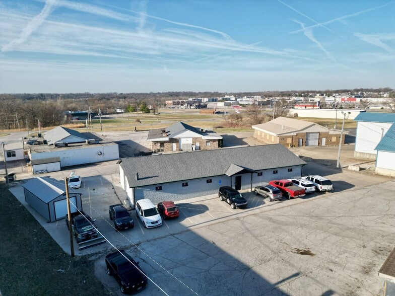 More Photos Of 1525 E Army Post Rd, Des Moines Auto Repair For Lease