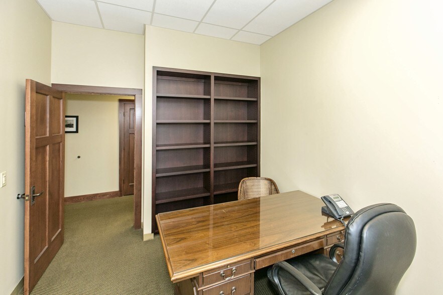 More Photos Of 1354 N Laura St, Jacksonville Coworking Space