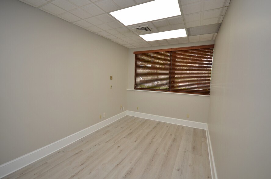 More Photos Of 14100 Palmetto Frontage Rd, Miami Lakes Office Residential For Lease
