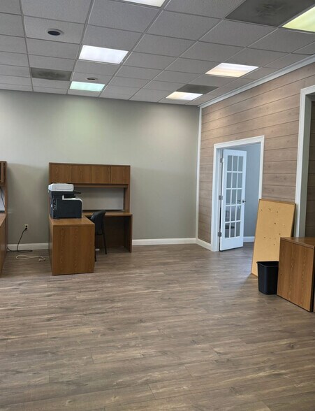 More Photos Of 122 W Madison St, Ottawa Office For Lease