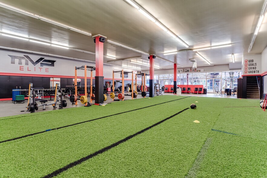 More Photos Of 612 Main St, Springfield Storefront Retail Office For Sale