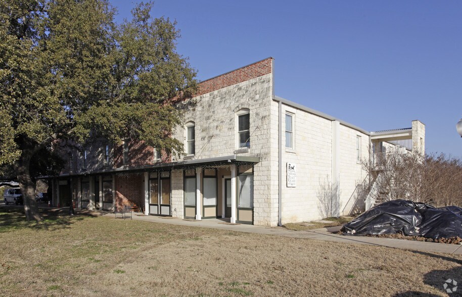 More Photos Of 805 N Main St, Salado Unknown For Lease