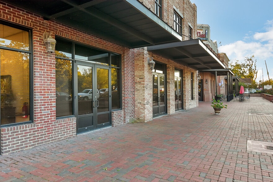 More Photos Of 21123 Eva St, Montgomery Medical For Lease
