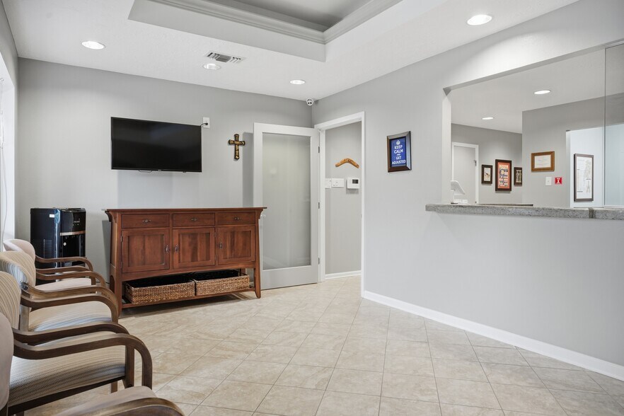More Photos Of 12325 Scarsdale Blvd, Houston Medical For Lease
