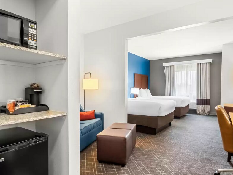 More Photos Of 200 Centennial Blvd, Lindale Hotel For Sale