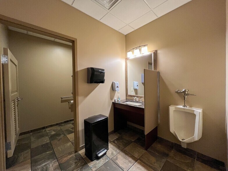 More Photos Of 1737 N Main Ext St, Butler Light Distribution For Sale