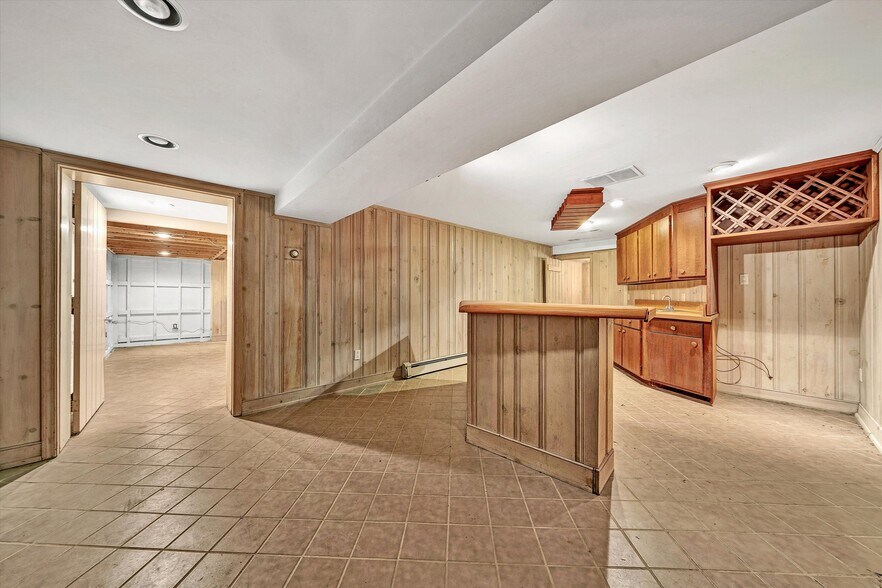 More Photos Of 934 Commander Dr, Roanoke Specialty For Sale