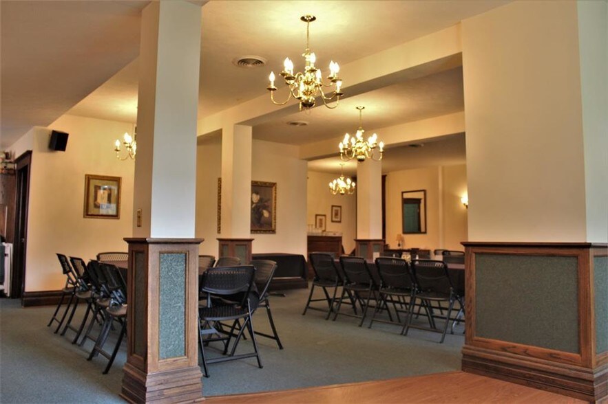 More Photos Of 1208 6th Ave, Huntington Restaurant For Sale