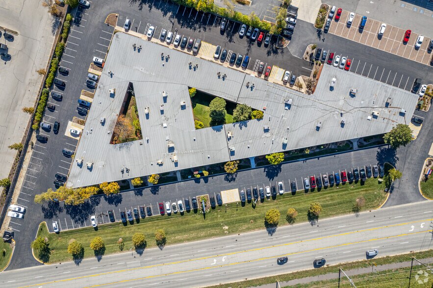 More Photos Of 17W775 Butterfield Road (Midwest Office Center), Oakbrook Terrace Medical For Lease