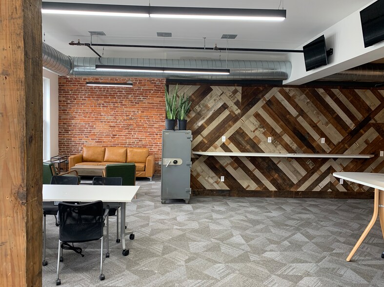 More Photos Of 1970 W Fayette St, Syracuse Office Residential For Lease