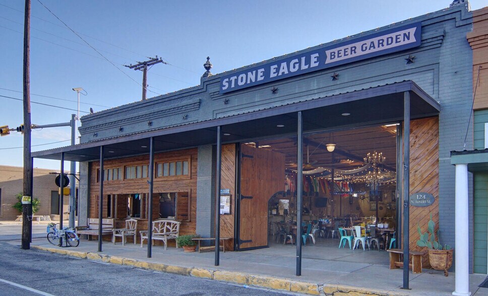 More Photos Of 120 N Austin St, Comanche Bar For Sale