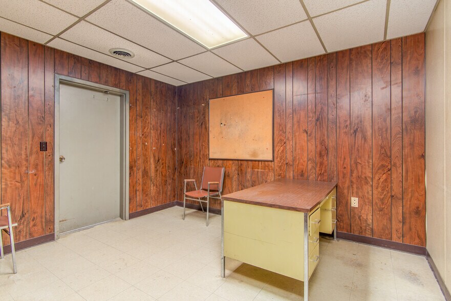 More Photos Of 5087 N Michigan Rd, Saginaw Flex For Sale