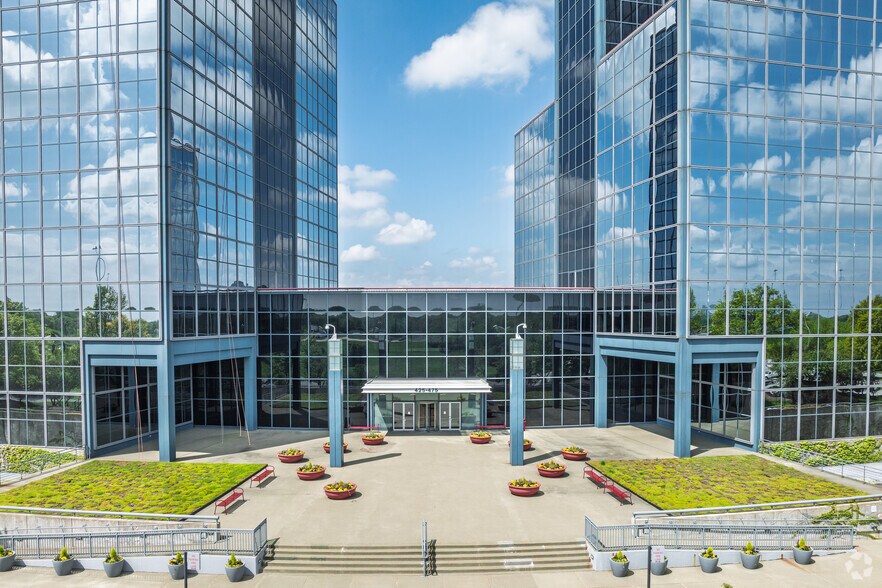 More Photos Of 425 N Martingale Rd, Schaumburg Office For Lease