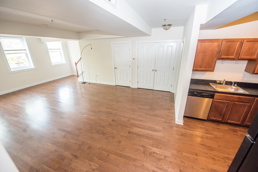 More Photos Of 803-807 Washington Blvd, Baltimore Storefront Retail Residential For Lease