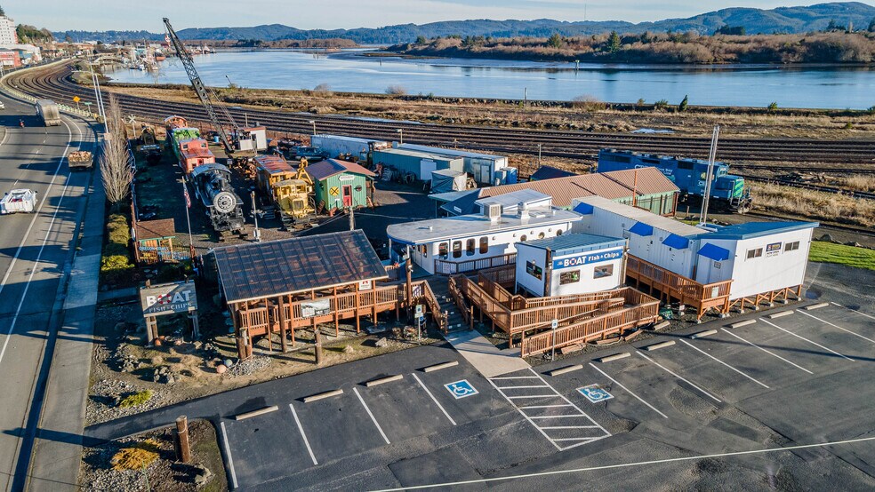 More Photos Of 102 Hall Ave, Coos Bay Restaurant For Sale