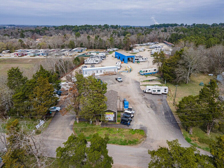 More Photos Of 11400 Thousand Trl, Willis Trailer Camper Park For Sale