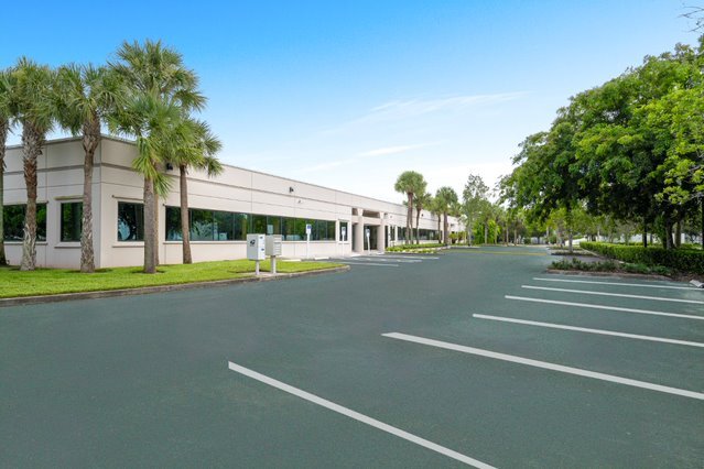 More Photos Of 13630 NW 8th St, Sunrise Office For Lease