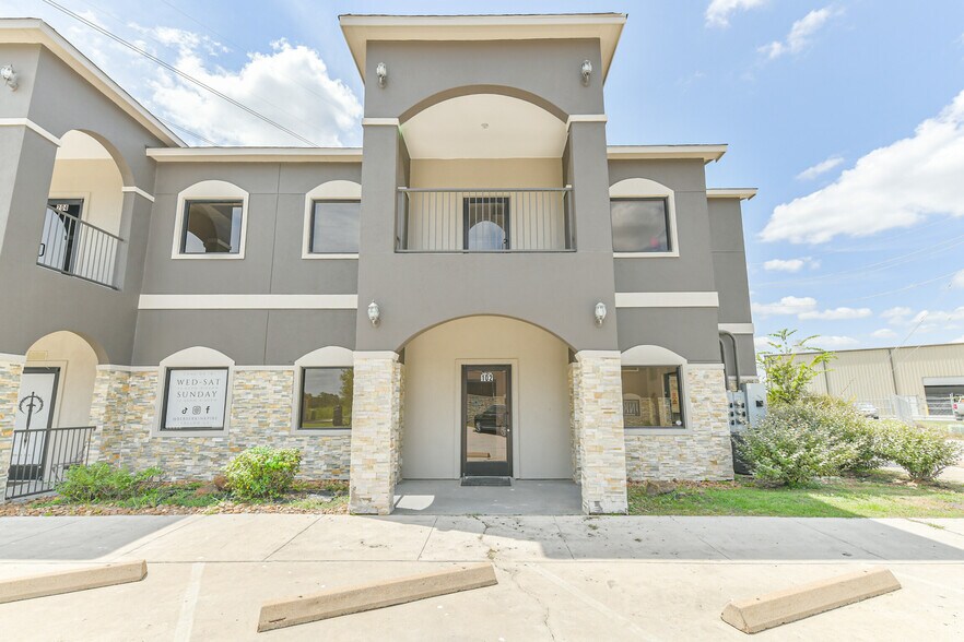 More Photos Of 20550 Townsen Blvd, Humble Office For Sale