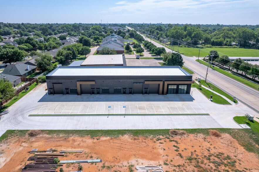 More Photos Of 4701 W Main St, Norman Office For Sale