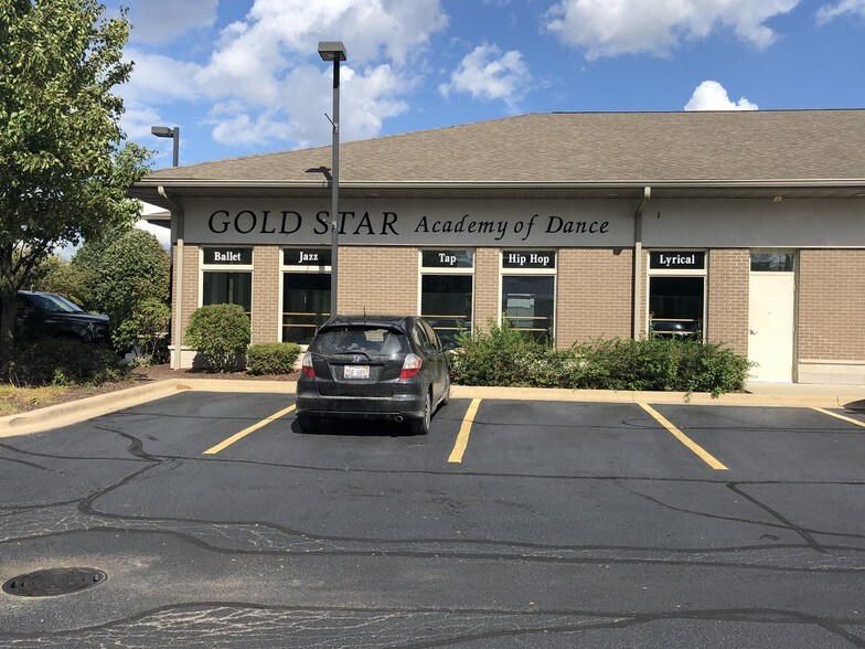 More Photos Of 608 E Veterans Pky, Yorkville Medical For Lease