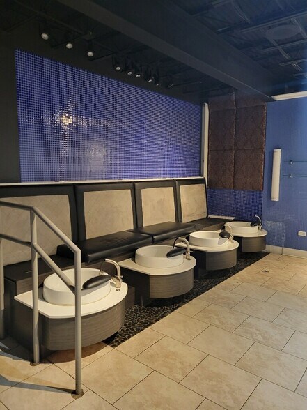 More Photos Of 1847-1849 2nd St, Highland Park Storefront For Lease