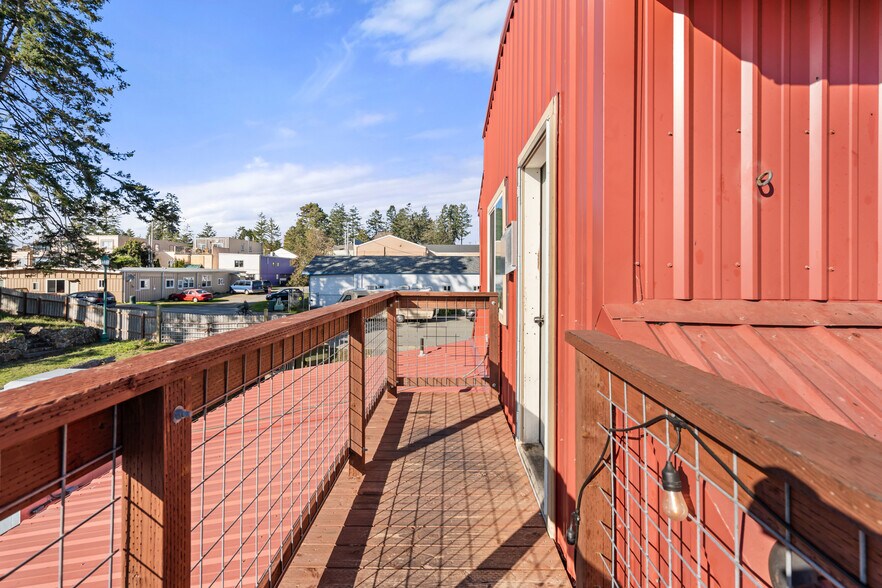 More Photos Of 401 Oak St, Brookings Specialty For Sale