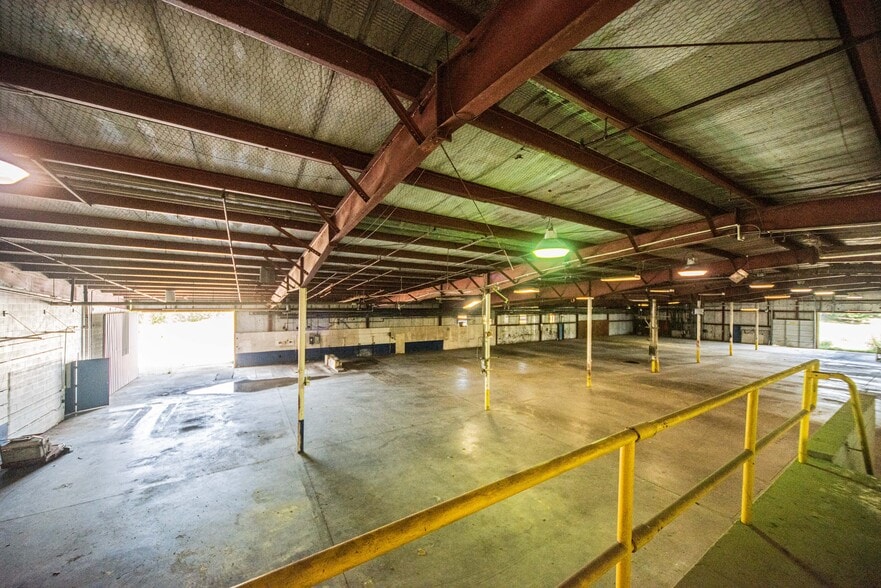 More Photos Of 501 Lakeshore Dr, Kuttawa Warehouse For Sale