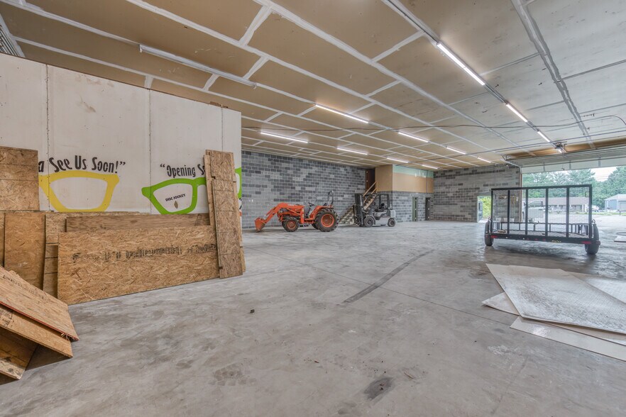 More Photos Of 3545 W Market St, Johnson City Industrial For Sale