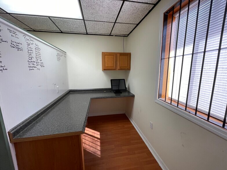 More Photos Of 1540 Kurt St, Eustis Manufacturing For Sale