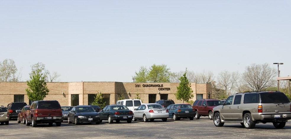 More Photos Of 391 Quadrangle Dr, Bolingbrook Office For Sale