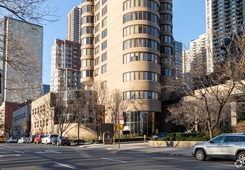 More Photos Of 345 E 37th St, New York Apartments For Lease