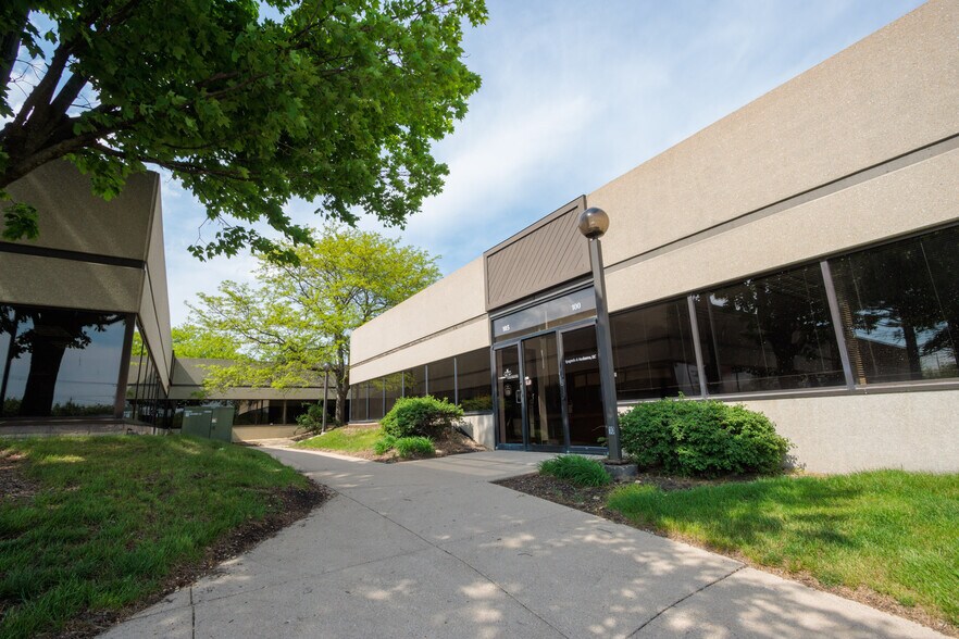 More Photos Of 2500 W Higgins Rd, Hoffman Estates Unknown For Lease