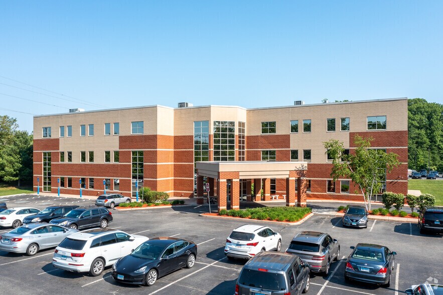 More Photos Of 196 Waterford Pky S, Waterford Medical For Lease