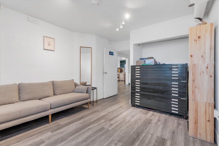 More Photos Of 674 Wells Rd, Boulder City Warehouse For Sale
