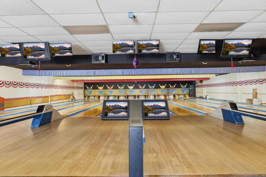More Photos Of 420 Main St, Colusa Bowling Alley For Sale