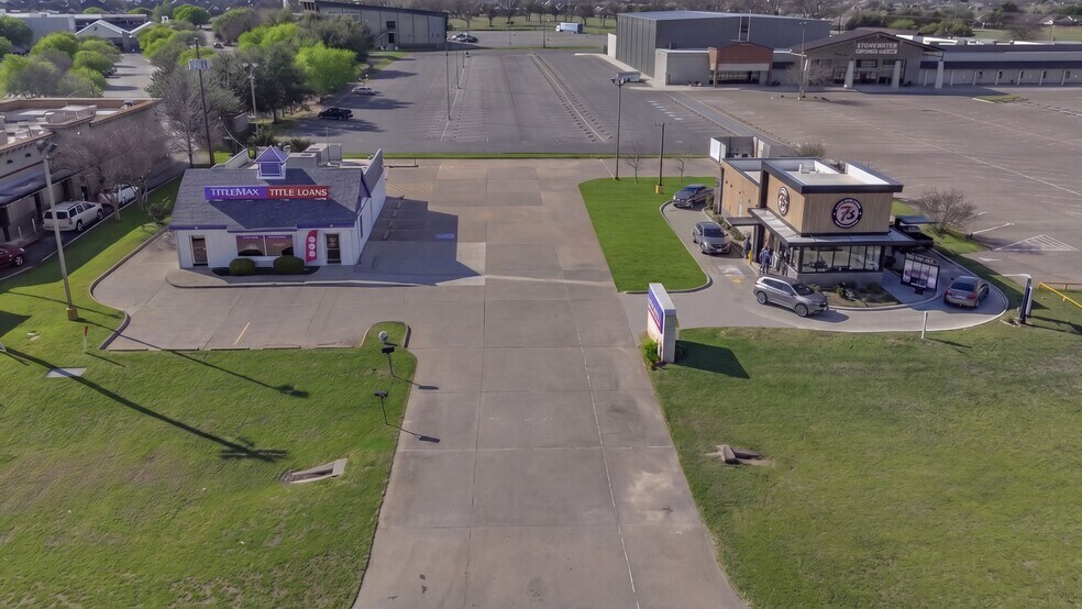 Primary Photo Of 1001 E Highway 377, Granbury Fast Food For Sale