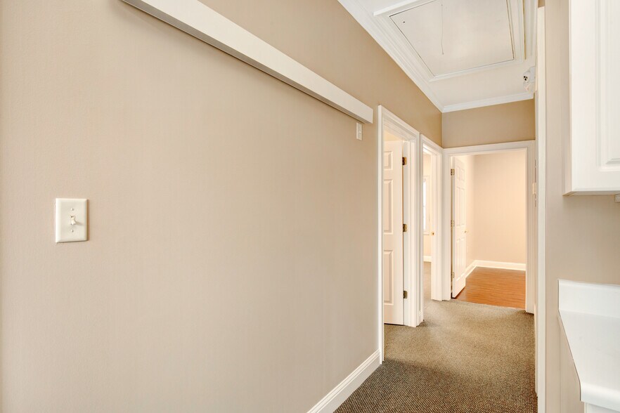 More Photos Of 416 Pirkle Ferry Rd, Cumming Office Residential For Lease