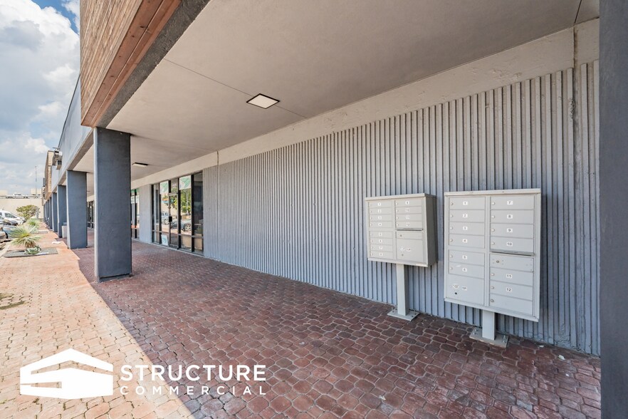 More Photos Of 2629 N Stemmons Fwy, Dallas Unknown For Lease