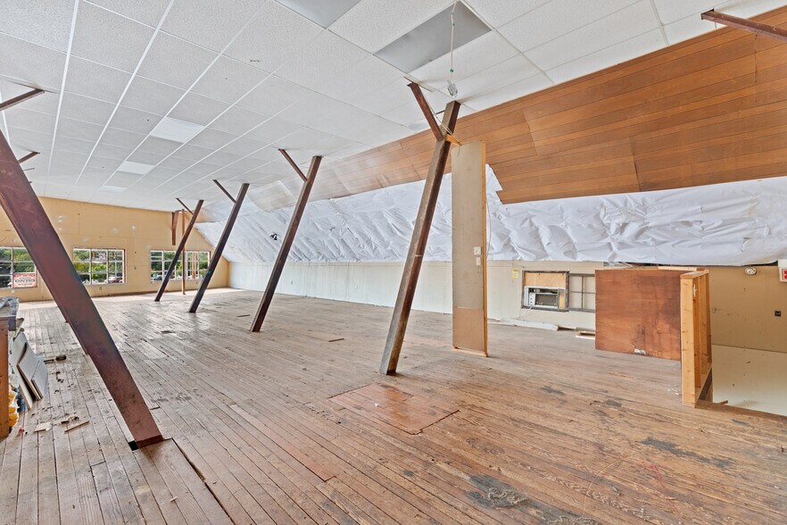 More Photos Of 111 Water St, Front Royal Loft Creative Space For Lease