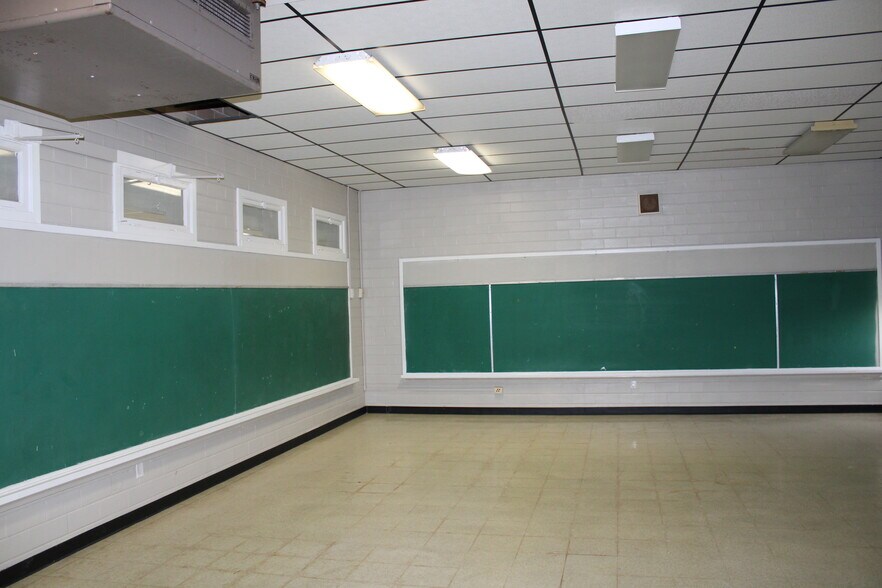 More Photos Of 1900 Pope St, Beaumont Flex For Lease