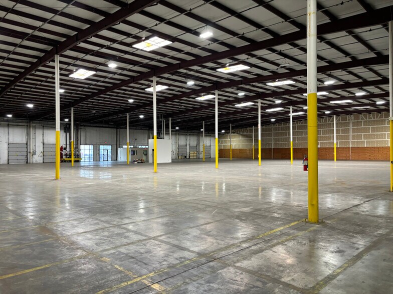 More Photos Of 8801-8860 Seeger Industrial Dr, Saint Louis Warehouse For Lease