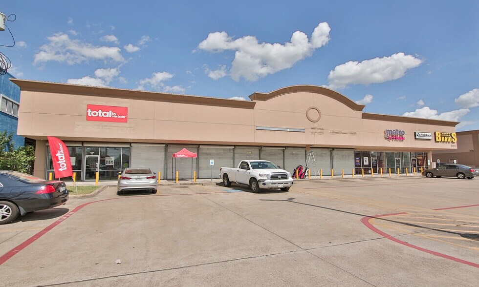 More Photos Of 9441 Cullen Blvd, Houston Unknown For Lease