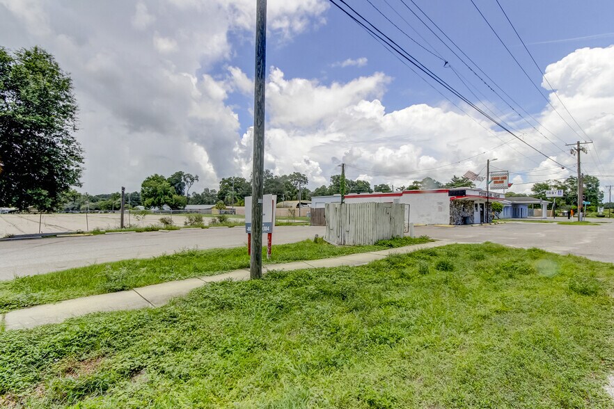 More Photos Of 5402 W US Highway 92, Plant City Bar For Sale