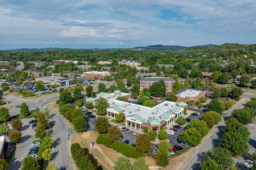 More Photos Of 615 Bakers Bridge Ave, Franklin Storefront For Lease