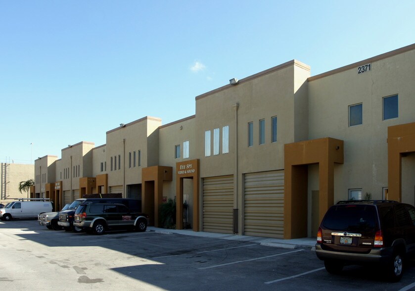 Primary Photo Of 2371 W 80th St, Hialeah Warehouse For Lease