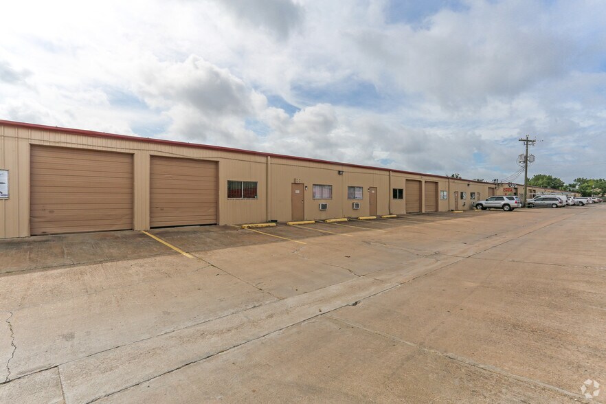 More Photos Of 9301-9307 Harwin Dr, Houston Warehouse For Lease