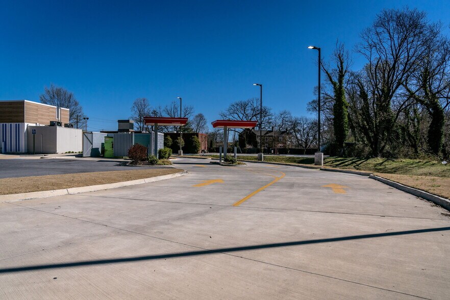 More Photos Of 1968 W Main St, Salem Fast Food For Lease