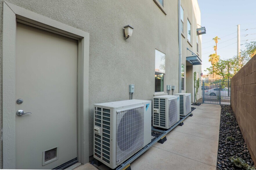 More Photos Of 610 E Roosevelt St, Phoenix Storefront Retail Residential For Sale